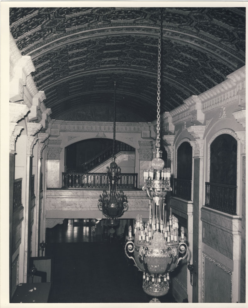 Main Lobby. [PHOTO: D.O. Schultz / Rochester Theater Organ Society]