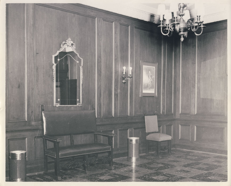 Outer lounge of the Ladies powder room in the balcony level. [PHOTO: D.O. Schultz / Rochester Theater Organ Society]