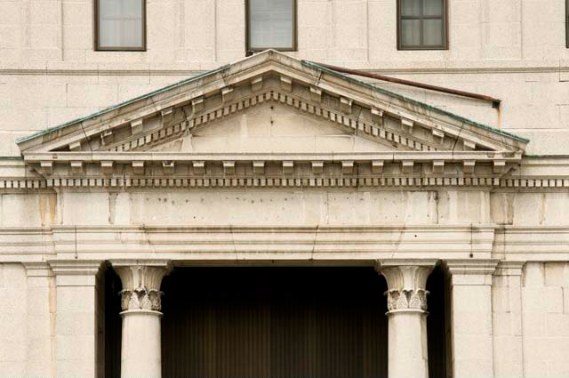 A detail of the entryway at 1806 East Avenue. [PHOTO: Andy Olenick, Rochester Public Library]