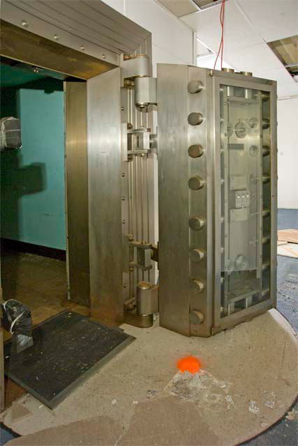The vault at 1806 East Avenue. [PHOTO: Andy Olenick, Rochester Public Library]