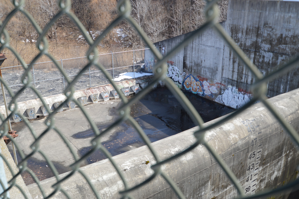 But even this massive control system isn't always enough to hold back the tide. Every so often the flow does spill over this 50' dam. [PHOTO: RochesterSubway.com]