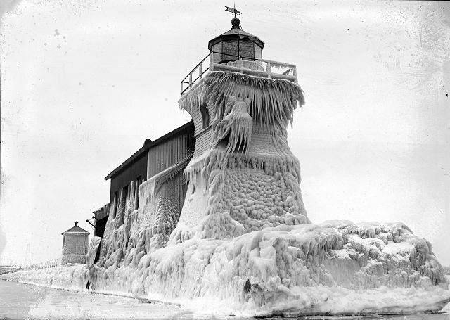 A particularly icy year at the lighthouse. [PHOTO: Albert R. Stone]