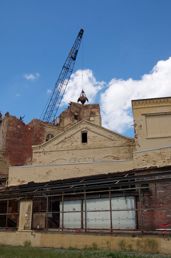 Genesee Brewery, demolition of historic Cataract Brewhouse. [PHOTO: Rick U.- RocPx.com]