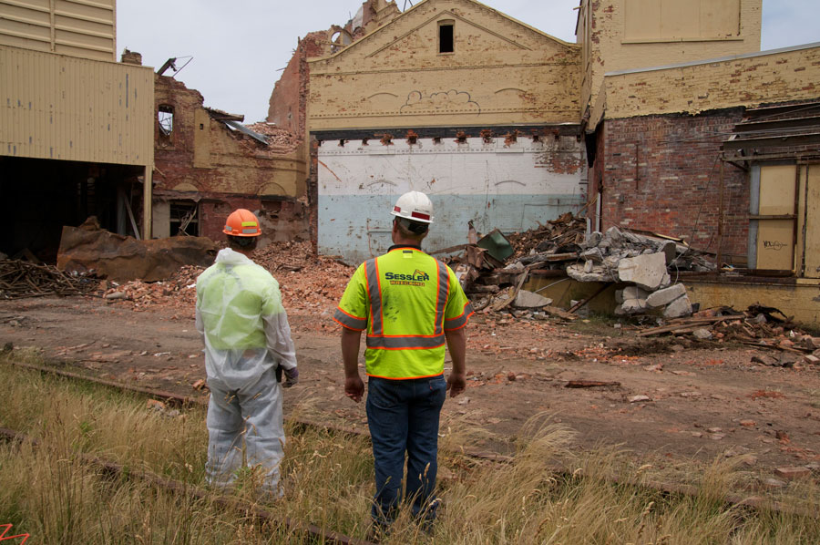 Genesee Brewery, demolition of historic Cataract Brewhouse. [PHOTO: Rick U.- RocPx.com]