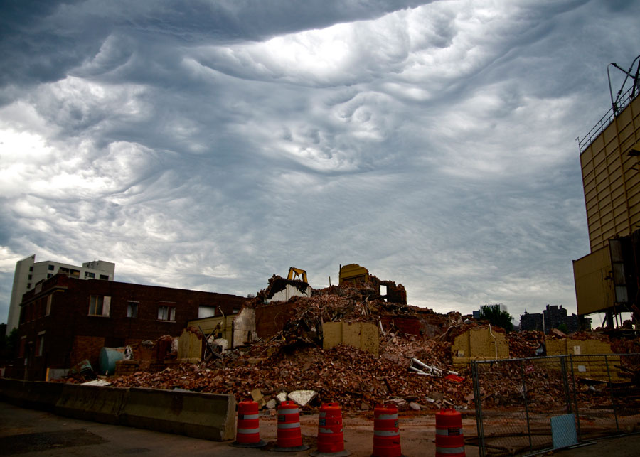 Genesee Brewery, demolition of historic Cataract Brewhouse. [PHOTO: Rick U.- RocPx.com]