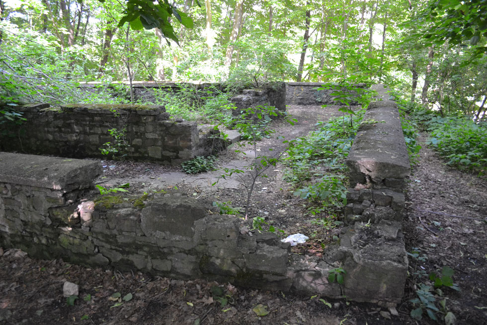 Ruins of an old park pavilion. These are not from the Glen House elevator. [PHOTO: Paige Doerner, paigedoerner.wordpress.com]