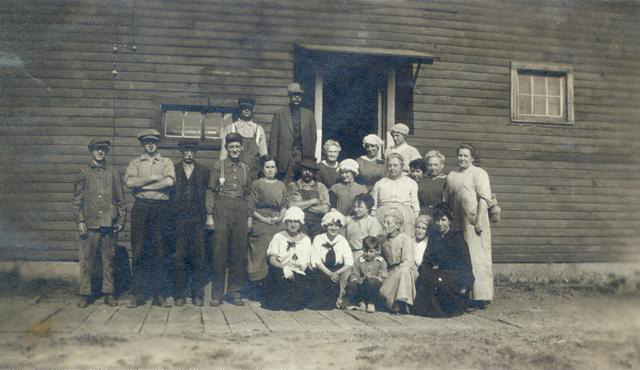 Hanna's Dryhouse workers, Hilton, N.Y. c.1890. [PHOTO: Hilton Municipal Historian Collection]