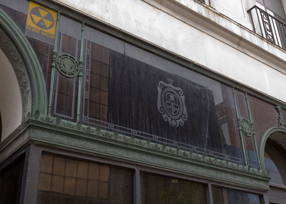 A transom over the front window with the National Clothing Store logo. [PHOTO: Preservation Studios]