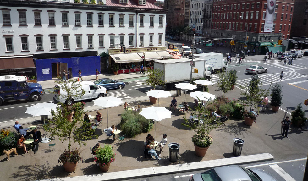 Pedestrian plaza at 14th and 9th, NYC. [PHOTO: NYCstreets, Flickr]