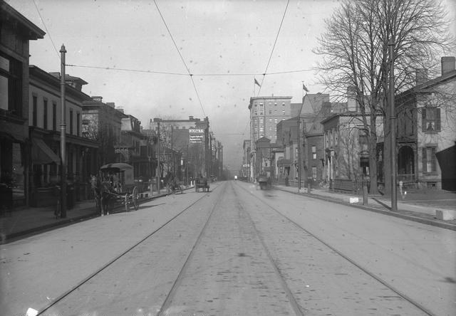 Clinton Avenue looking north toward Main Street, 1910. [PHOTO: Rochester Public Library]