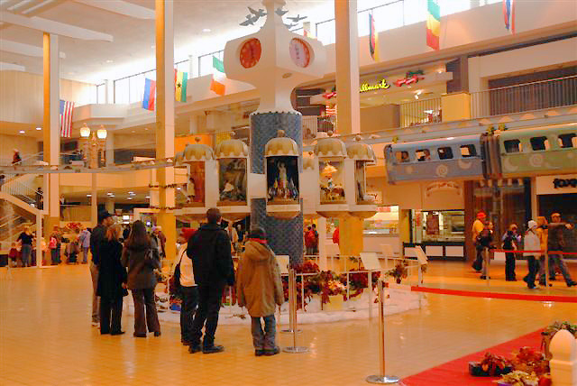 The Clock of Nations in the Midtown Plaza atrium during the holidays. The kiddie monorail is passing by in the background. 2007. [PHOTO: Rochester City Hall Photo Lab]