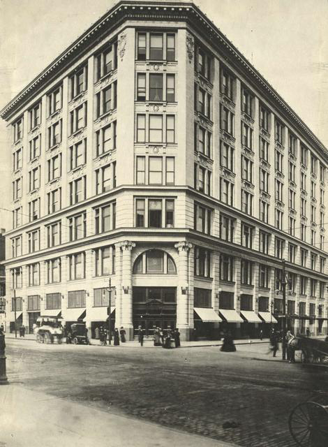 The Duffy-Powers store at W. Main and Fitzhugh, looking northwest. c.1910-1915. [PHOTO: Rochester Public Library]