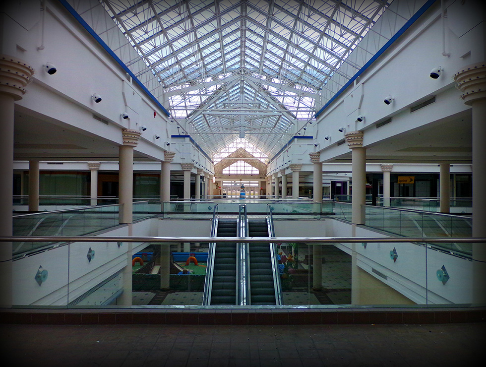 Abandoned Medley Centre / Irondequoit Mall. Rochester, NY. [IMAGE: Snoop Junkie]