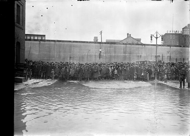 Police hold back a large crowd at the water's edge on flooded Front Street. March, 1913. [IMAGE: Albert R. Stone]