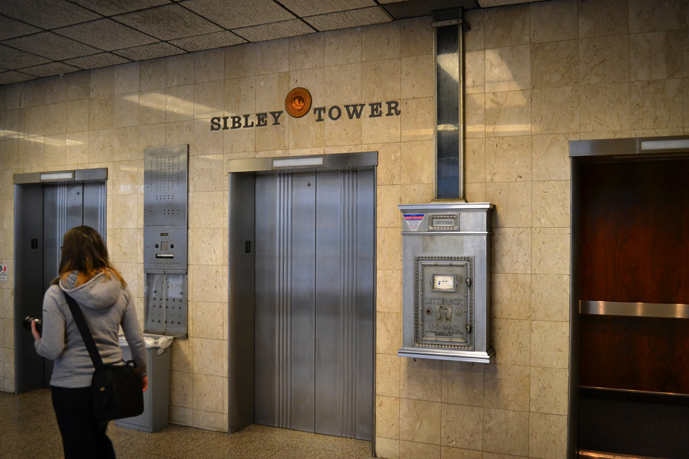 Sibley Tower lobby. [PHOTO: RochesterSubway.com]