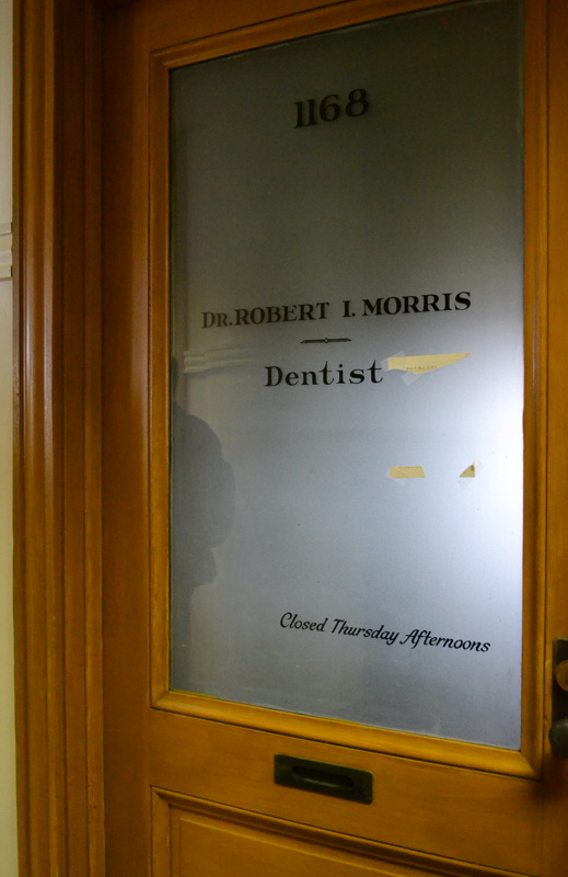 Dentistry by Dr. Robert I. Morris. Closed Thursday Afternoons. [PHOTO: RochesterSubway.com]