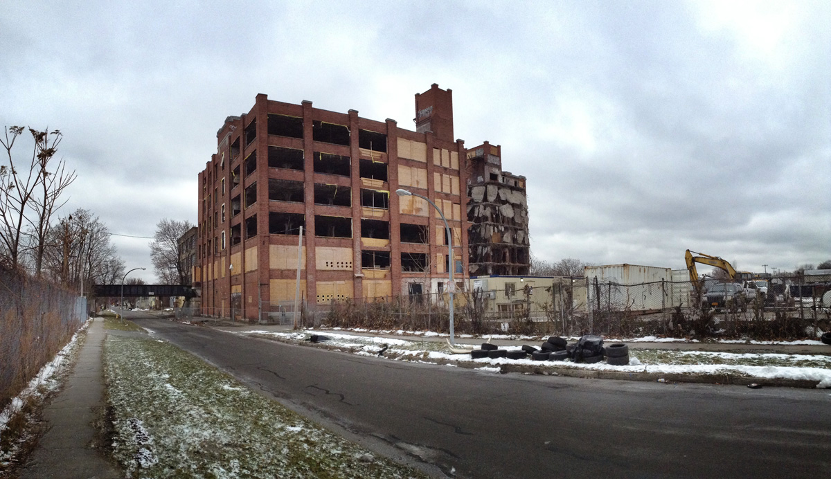 Sykes Datatronics building being demolished. December 19, 2014. [PHOTO: RochesterSubway.com]