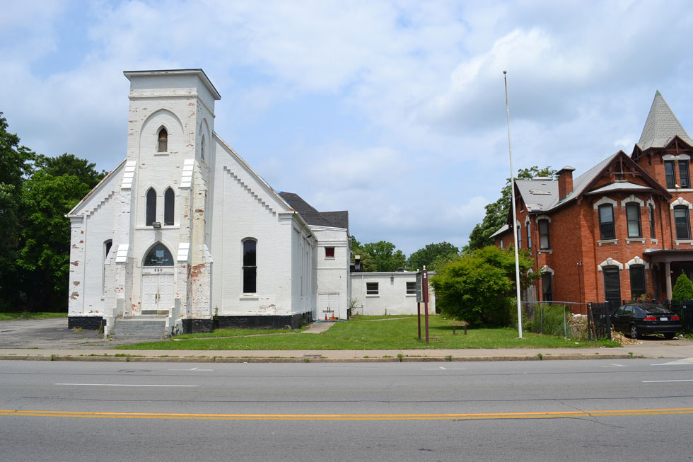 The former Westminster Presbyterian Church at 660 West Main Street, and Stacie Colaprete's home at 644. [PHOTO: RochesterSubway.com]