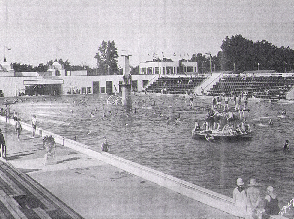 The Natatorium was the largest heated saltwater pool in the world. [PHOTO: Courtesy Seabreeze Amusement Park]