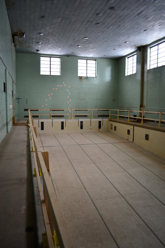 The abandoned swimming pool at University of Rochester has been cleaned of its desk chairs. [PHOTO: RochesterSubway.com]