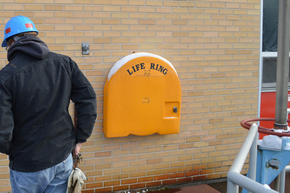Take note of the life rings. If you ever need one of these, it's a bad day for you. [PHOTO: RochesterSubway.com]