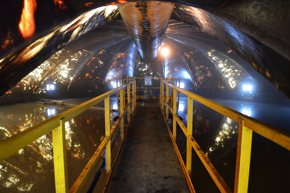 As you can imagine, this is one of the worst smells I've ever smelled in the history of smelling. We're now looking down upon 50,000 gallons of watery you-know-what. [PHOTO: RochesterSubway.com]